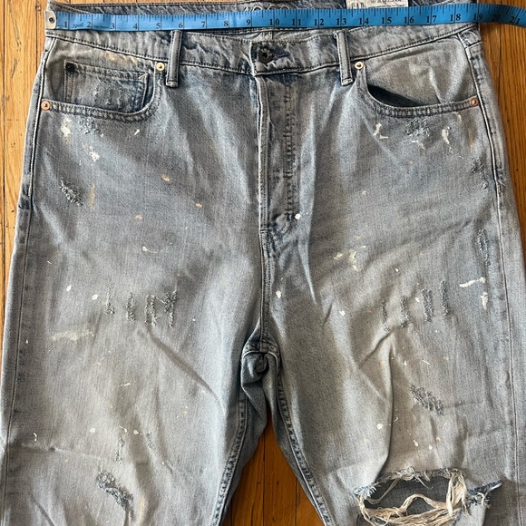 Gap Cheeky Straight Distressed Light Wash With Paint Splatter (Size 33) - Picture 4 of 9